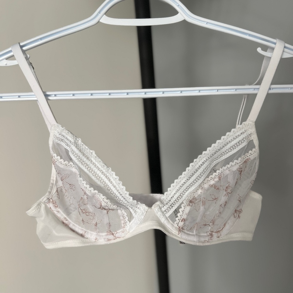 Elegant Lace Trimmed Bra in Cream